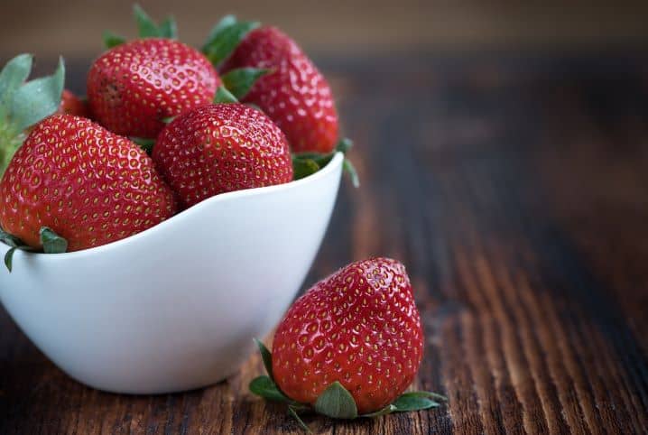 Como plantar morango em apartamento?